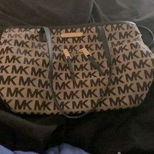Medium Micheal Kors signature bag